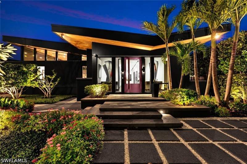 4 bedroom SingleFamilyResidence at 1111 12th St N, Lake Park, Naples — photo 5