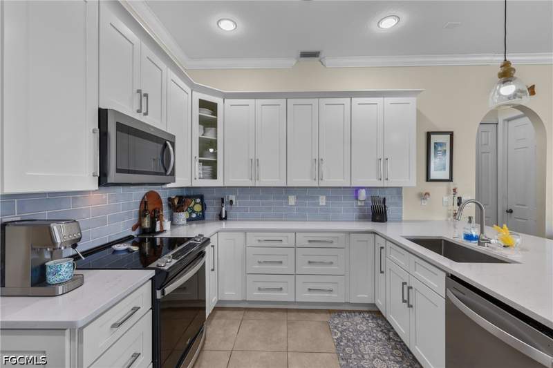 3 bedroom SingleFamilyResidence at 4111 SE 10th Pl, Cape Coral, Cape Coral — photo 5