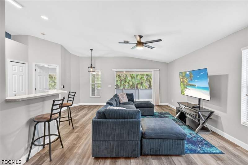 2 bedroom Attached at 528 Bethany Village Cir, Villages Of Bethany Trace, Lehigh Acres — photo 4