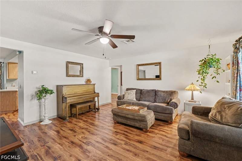 3 bedroom SingleFamilyResidence at 1032 SE 26th St, Cape Coral, Cape Coral — photo 5