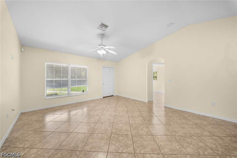 3 bedroom SingleFamilyResidence at 919 berg St E, Lehigh Acres, Lehigh Acres — photo 5