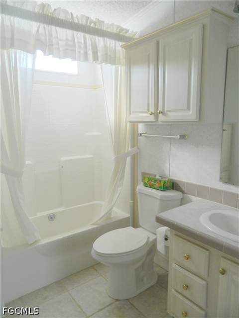 146 Caravan Cir, North Fort Myers FL - photo 12 of 20