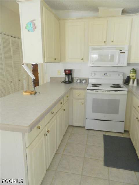 146 Caravan Cir, North Fort Myers FL - photo 17 of 20