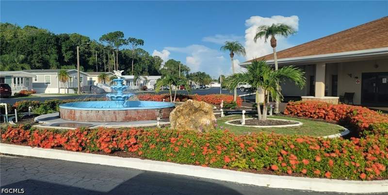 2 bedroom ManufacturedHome at 146 Caravan Cir, Fountain View Rv Resort, North Fort Myers — photo 2