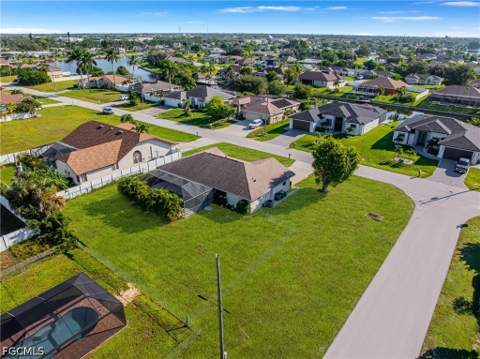 326 NE 17th Pl, Cape Coral FL - photo 8 of 37