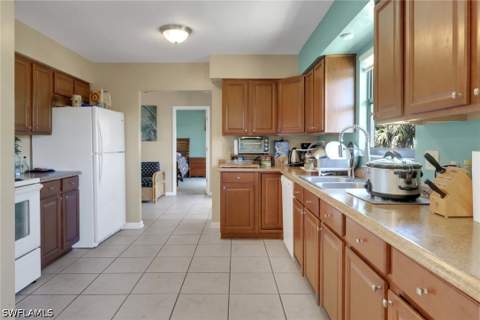4764 Pembrooke Ln, Bonita Springs FL - photo 11 of 31