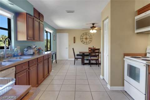 4764 Pembrooke Ln, Bonita Springs FL - photo 12 of 31