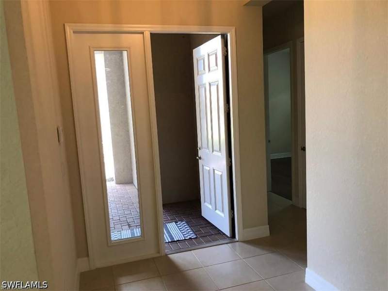 2 bedroom SingleFamilyResidence at 13644 Mandarin Cir, Marbella Isles, Naples — photo 3
