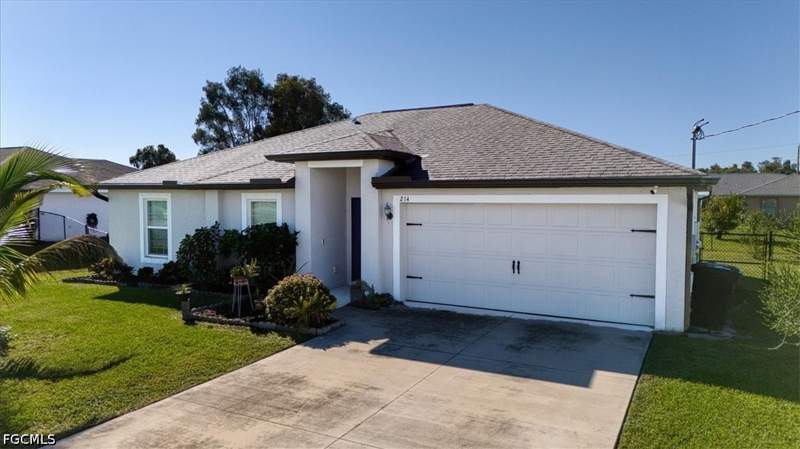 3 bedroom SingleFamilyResidence at 214 Re Cherche St, Mirror Lakes, Fort Myers — photo 2