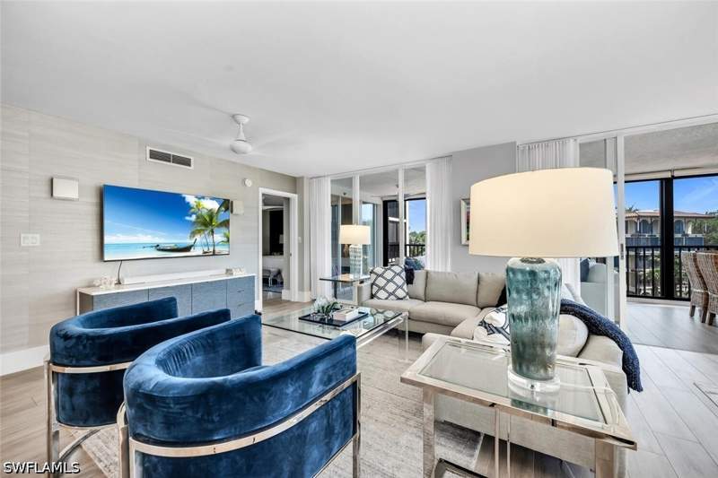 2 bedroom Condominium at 6000 Pelican Bay Blvd C202, Chateaumere Royale, Naples — photo 3