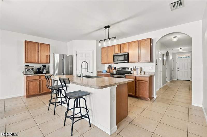 4 bedroom SingleFamilyResidence at 4317 SW 9th Pl, Cape Coral, Cape Coral — photo 2