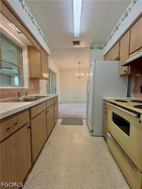 1419 Kimdale St E, Lehigh Acres FL - photo 11 of 47