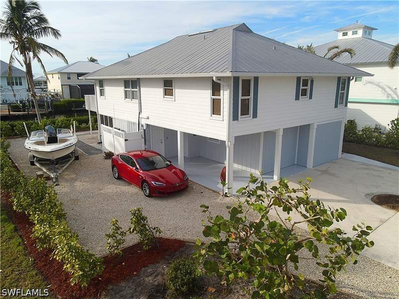 4 bedroom SingleFamilyResidence at 16303 Shoal Ct, Captains Cove, Bokeelia — photo 2
