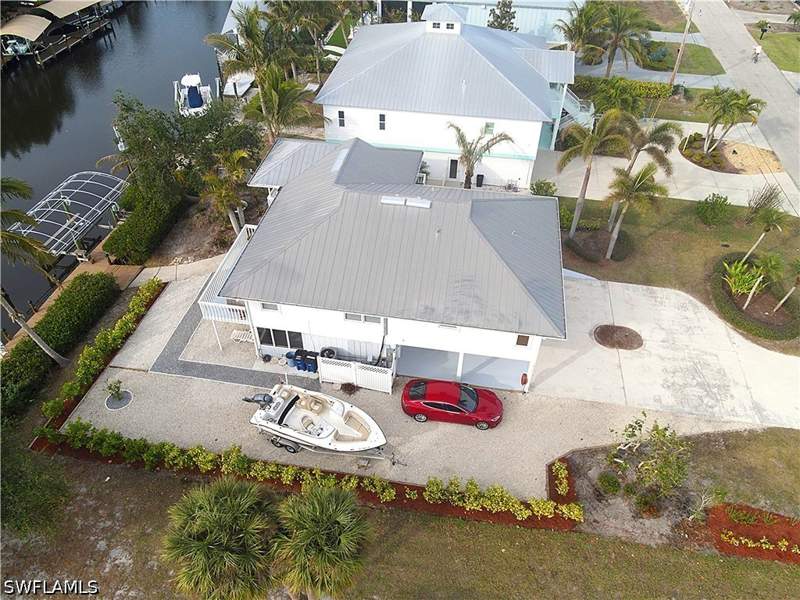 4 bedroom SingleFamilyResidence at 16303 Shoal Ct, Captains Cove, Bokeelia — photo 4