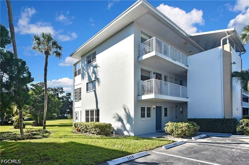 2 bedroom Condominium at 1408 Tropic Ter, Tropic Terrace, North Fort Myers — photo 2