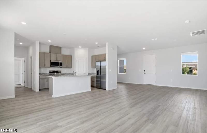 3 bedroom SingleFamilyResidence at 915 NE 19th St, Cape Coral, Cape Coral — photo 5