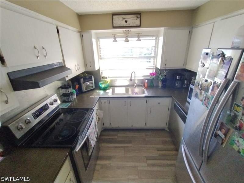 4 bedroom SingleFamilyResidence at 1614 S Flossmoor Rd, Cypress Lake Estates, Fort Myers — photo 2