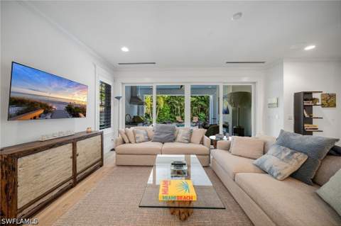 723 Myrtle Ter, Naples FL - photo 15 of 43