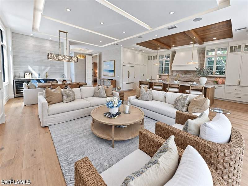 5 bedroom SingleFamilyResidence at 9100 Vanderbilt Dr, Conners, Naples — photo 5