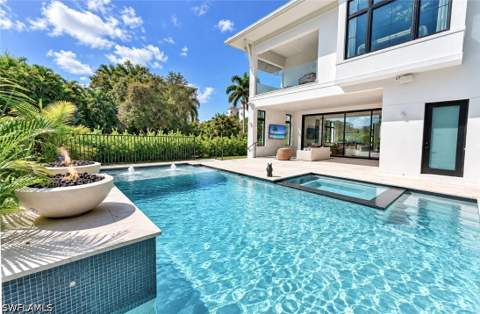9100 Vanderbilt Dr, Naples FL - photo 7 of 47