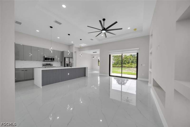3 bedroom SingleFamilyResidence at 1014 Lee Ave, Lehigh Acres, Lehigh Acres — photo 3