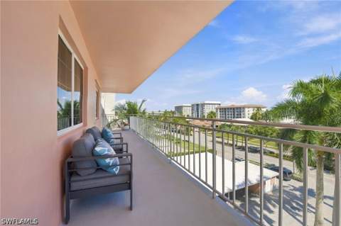 2401 Gulf Shore Blvd N 52, Naples FL - photo 17 of 23