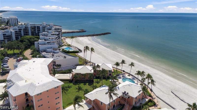2 bedroom Condominium at 2401 Gulf Shore Blvd N 52, Shores Of Naples, Naples — photo 2