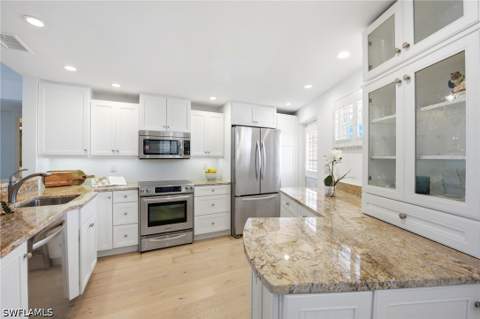 2401 Gulf Shore Blvd N 52, Naples FL - photo 7 of 23