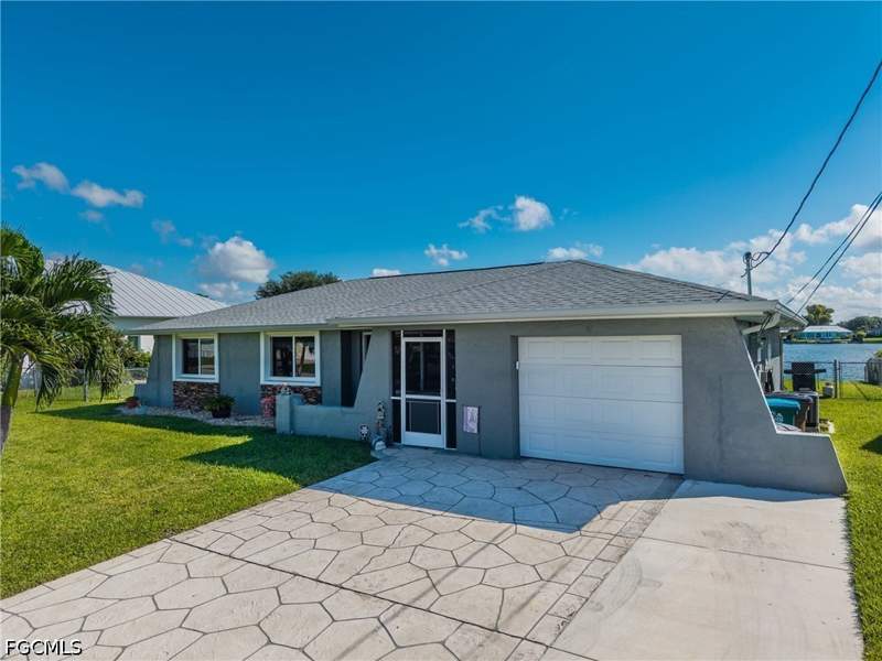 3 bedroom SingleFamilyResidence at 15 SE 10th Ave, Cape Coral, Cape Coral — photo 4