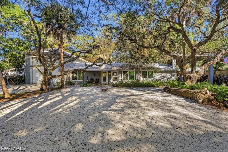 3 bedroom SingleFamilyResidence at 2563 Weeks Ave, W H Surency, Naples — photo 2