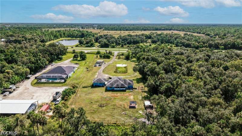 4 bedroom SingleFamilyResidence at 18931 Palm Beach Blvd, Alva, Alva — photo 5