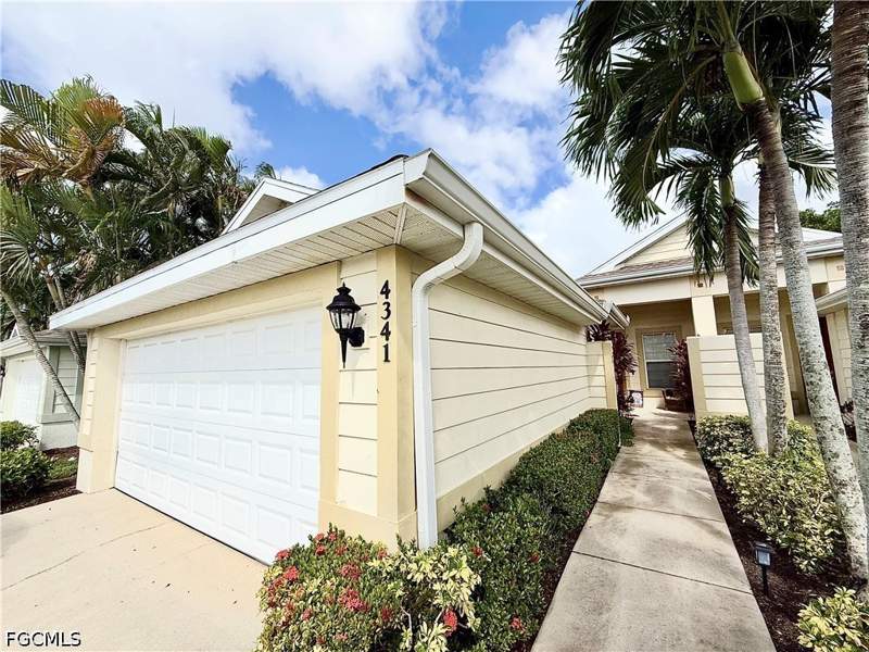 2 bedroom Attached at 4341 Avian Ave, Province Park, Fort Myers — photo 2