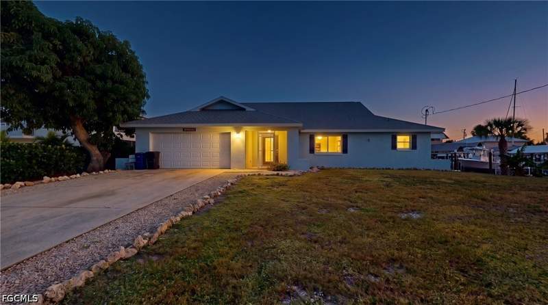 4 bedroom SingleFamilyResidence at 16005 Buccaneer St, Knights Bokeelia Isle, Bokeelia — photo 2