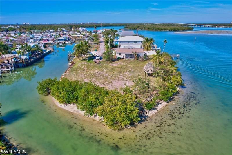 2 bedroom SingleFamilyResidence at 105 Bayshore Way, Goodland Heights, Collier County — photo 3