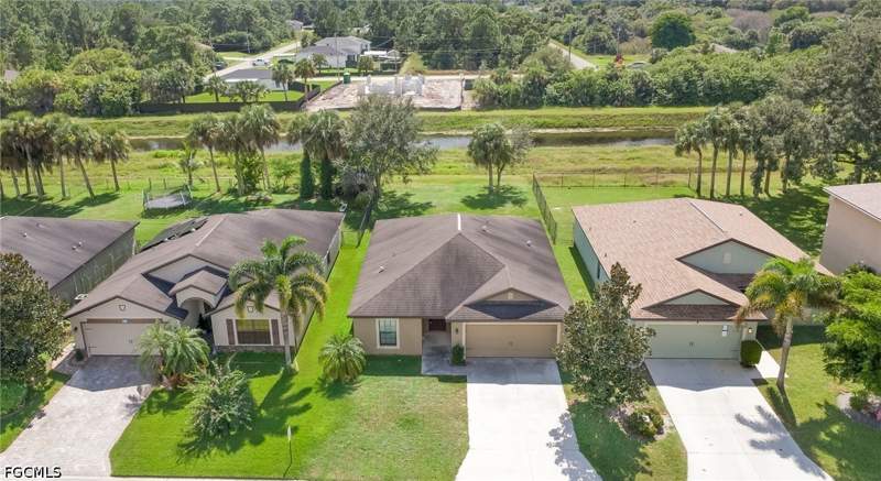 3 bedroom SingleFamilyResidence at 313 Shadow Lakes Dr, Shadow Lakes, Lehigh Acres — photo 2