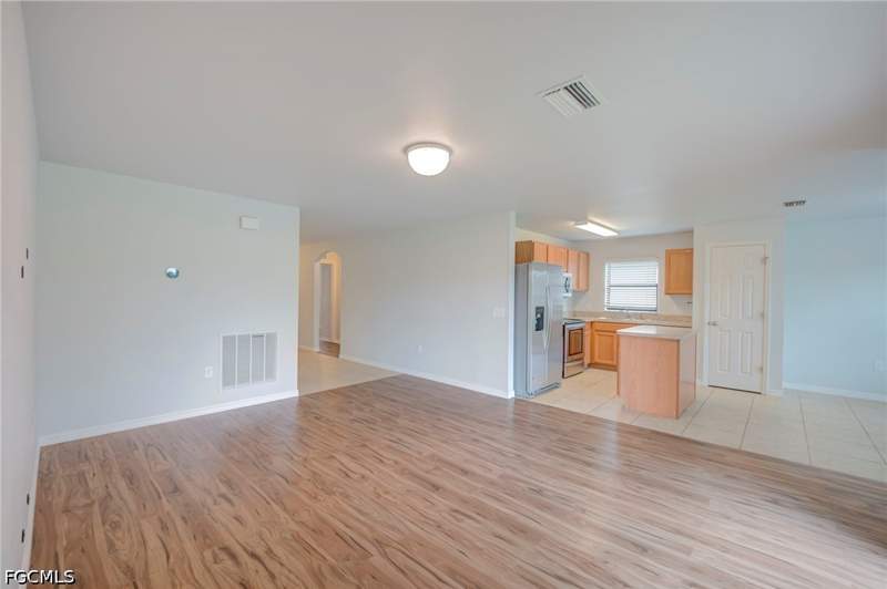 3 bedroom SingleFamilyResidence at 313 Shadow Lakes Dr, Shadow Lakes, Lehigh Acres — photo 5
