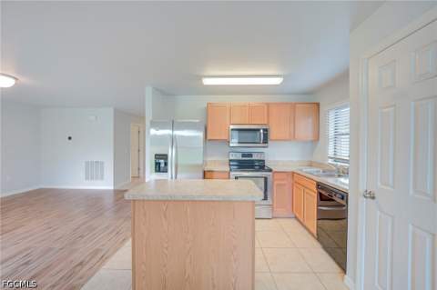 313 Shadow Lakes Dr, Lehigh Acres FL - photo 8 of 24