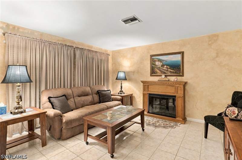 3 bedroom SingleFamilyResidence at 714 107th Ave N, Naples Park, Naples — photo 4