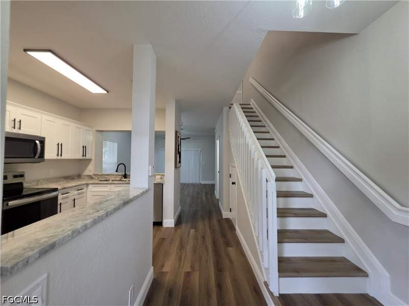 2 bedroom Townhouse at 10035 Poppy Hill Dr, Cypress Landing, Fort Myers — photo 2