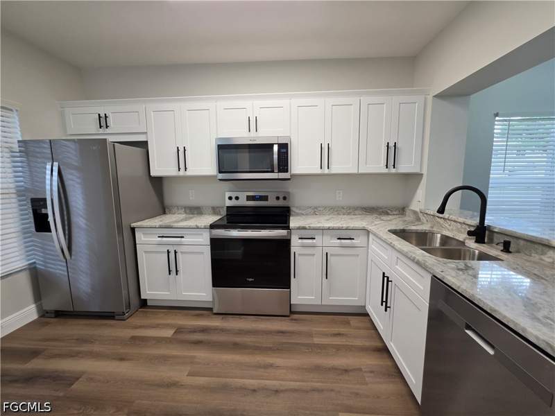 2 bedroom Townhouse at 10035 Poppy Hill Dr, Cypress Landing, Fort Myers — photo 4