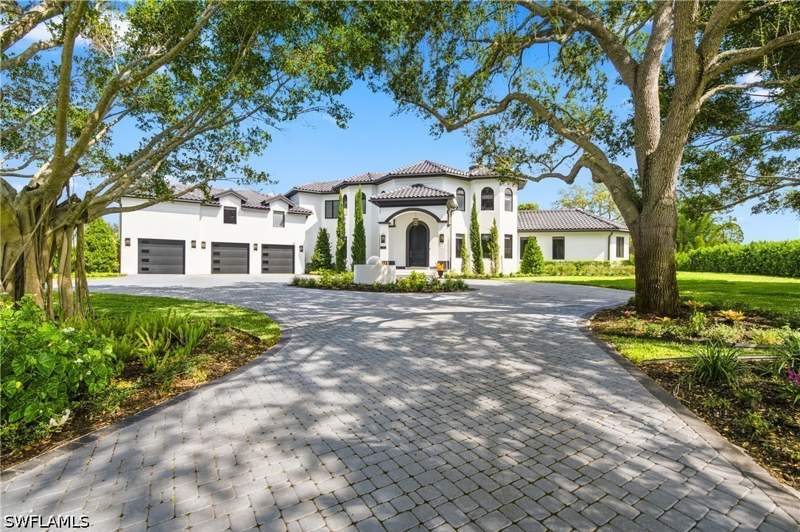 5 bedroom SingleFamilyResidence at 540 Ridge Dr, Pine Ridge Estates, Naples — photo 2