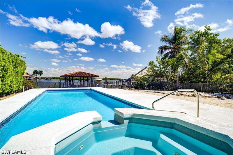 3 bedroom SingleFamilyResidence at 11 Capri Blvd, Isles Of Capri, Naples — photo 2