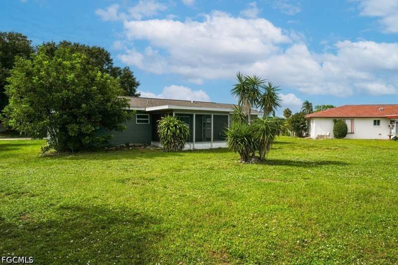 3 bedroom SingleFamilyResidence at 208 Norwich Ave, Lehigh Acres, Lehigh Acres — photo 3