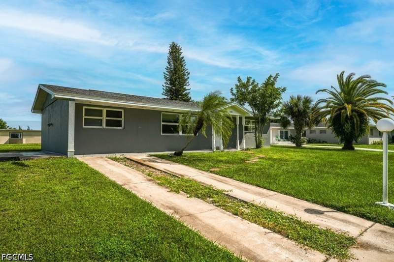 3 bedroom SingleFamilyResidence at 208 Norwich Ave, Lehigh Acres, Lehigh Acres — photo 4