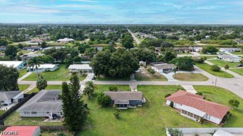 208 Norwich Ave, Lehigh Acres FL - photo 6 of 27