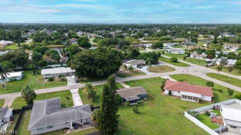 208 Norwich Ave, Lehigh Acres FL - photo 7 of 27
