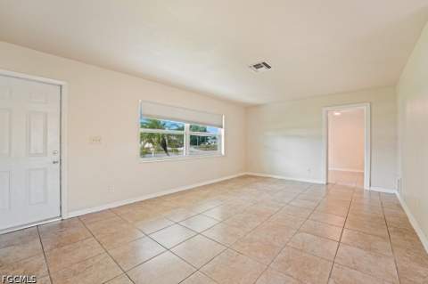 208 Norwich Ave, Lehigh Acres FL - photo 9 of 27