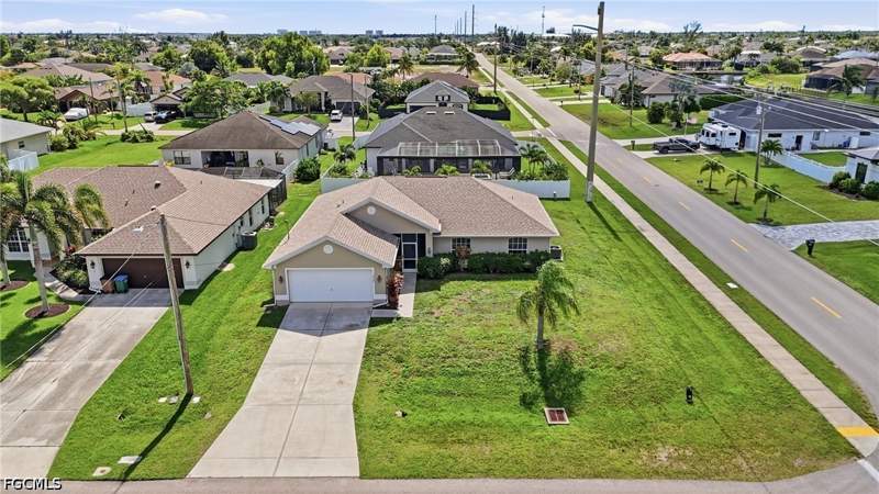 4 bedroom SingleFamilyResidence at 1922 SW 27th St, Cape Coral, Cape Coral — photo 2