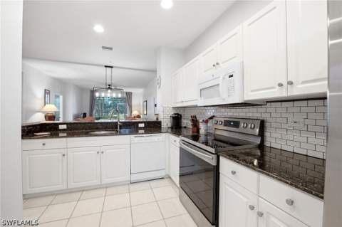 8259 Parkstone Pl 106, Naples FL - photo 7 of 30