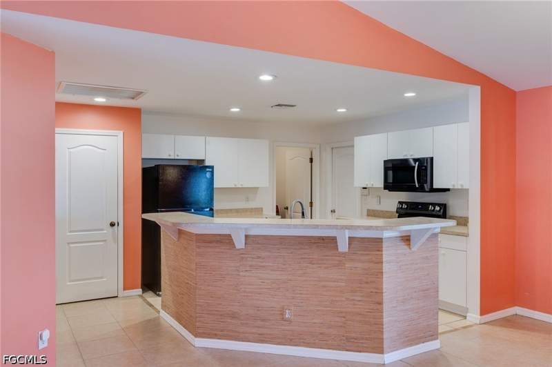 3 bedroom SingleFamilyResidence at 110 NW 25th Ter, Cape Coral, Cape Coral — photo 2